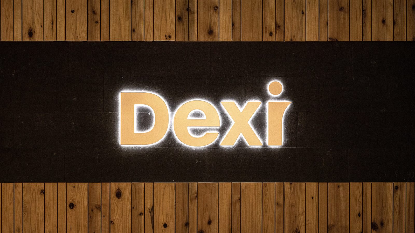 デザイン事務所Dexiのバックライト式LEDサイン