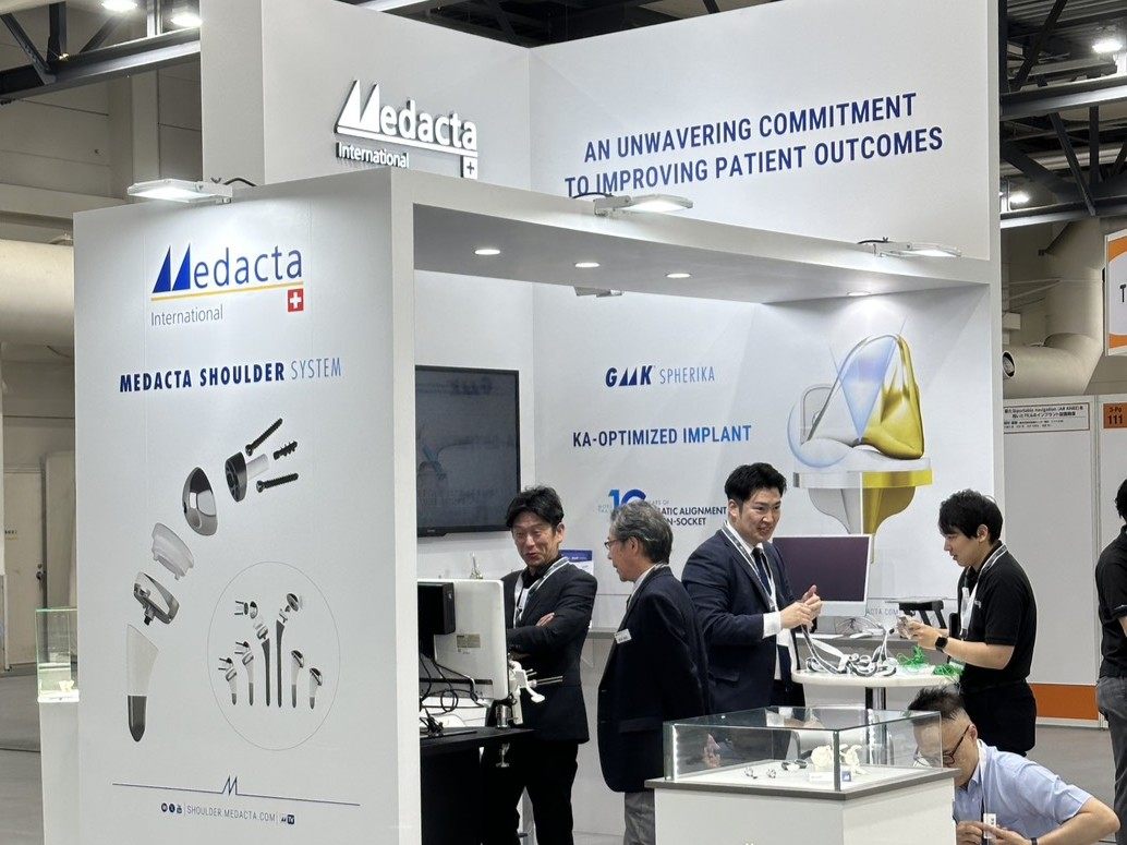 医療機器メーカーMedacta International展示会ブースのLEDサイン