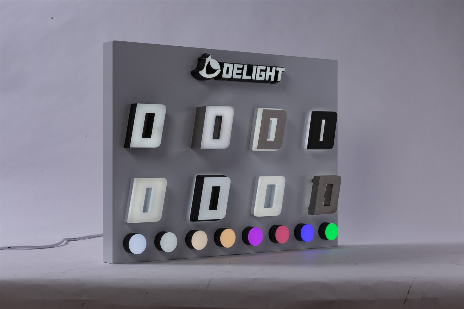 DELIGHTのLED発光サンプルボード（発光タイプ別のチャンネル文字とカラーサンプル）