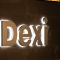 根元発光サインとは?DELIGHT独自のアクリル削り出しでつるっと綺麗な独自タイプの解説記事アイキャッチ
