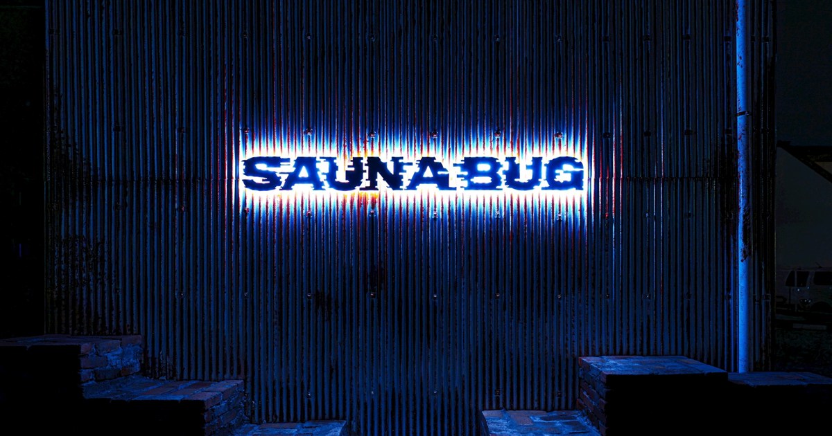 チャンネル文字とは 根元発光LEDサインの店舗施工例 SAUNA BUG様