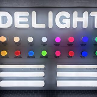 LEDネオンサインのカラーサンプルボード アクリル色とLED色の組み合わせ見本（DELIGHT）