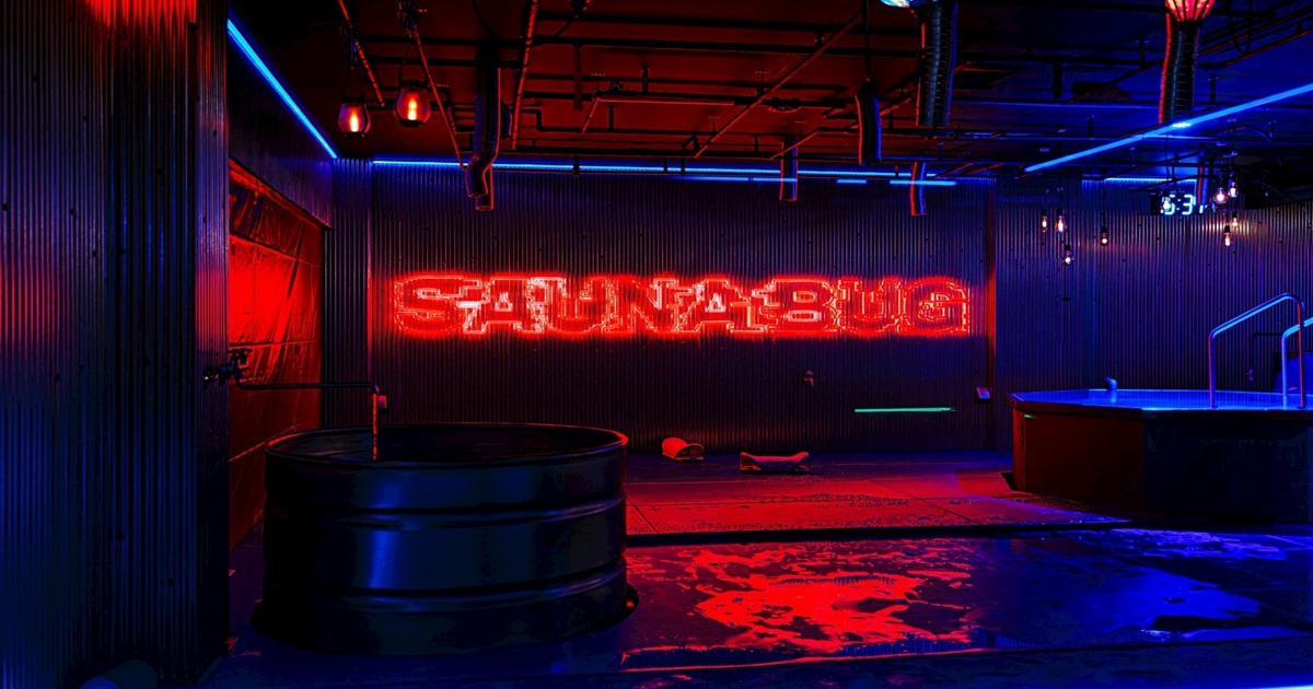 サウナ施設の赤いLEDアクリル製ネオン風発光サイン(SAUNA BUG様)